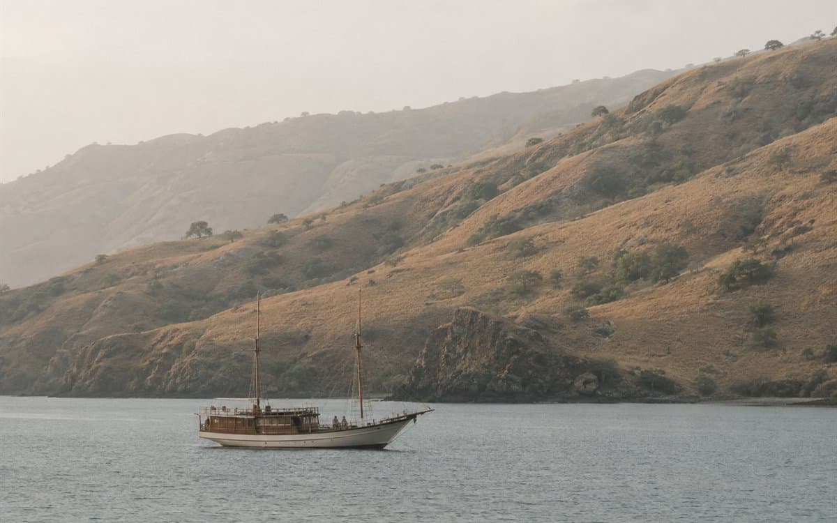 Kapan Sebaiknya Berlayar di Komodo
